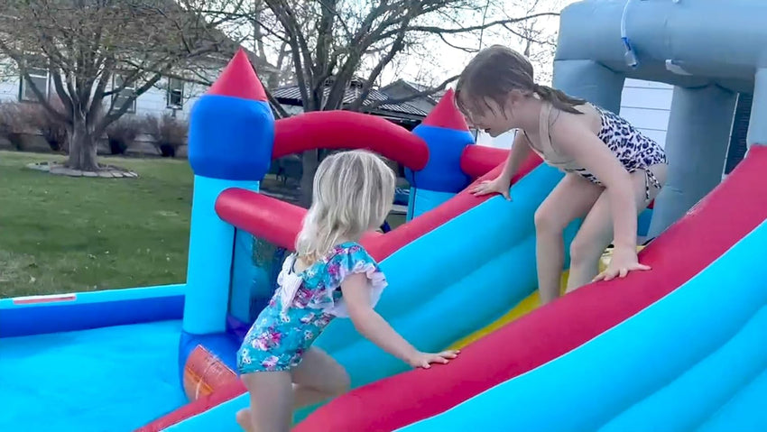 Inflatable Water Slides for Kids 8-in-1 Bounce House Water Park with 450W Blower Climbing Wall. Splash Pool. 2 Water Cannons. Basketball Hoop. Water Slide. Crocodile Sprinkler for Gift Backyard Party
